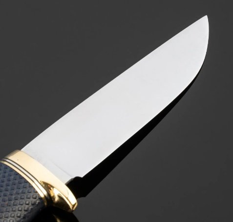 Клинок ножа «Партнер Эксперт» с технологичными и изысканными элементами