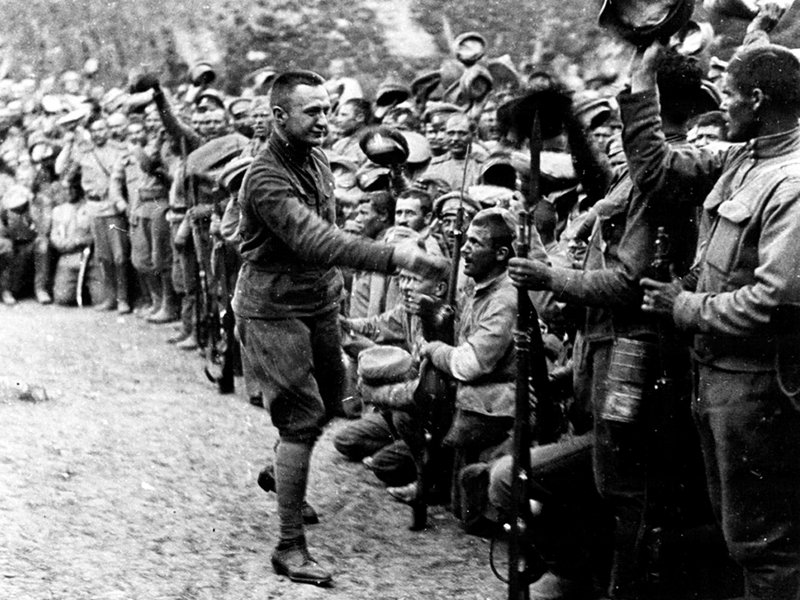 Встреча Керенского с солдатами на фронте в 1914 г.