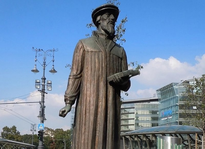 Памятник Кальвину в Будапеште