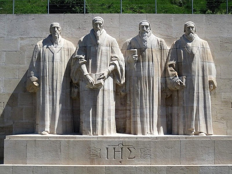 Великие реформаторы: Фарель, Кальвин, де Бэз, Нокс. Барельеф в Женеве