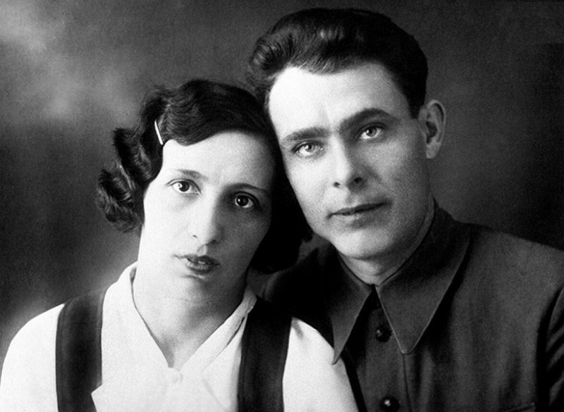 Л. Брежнев с женой Викторией, 1927 г.