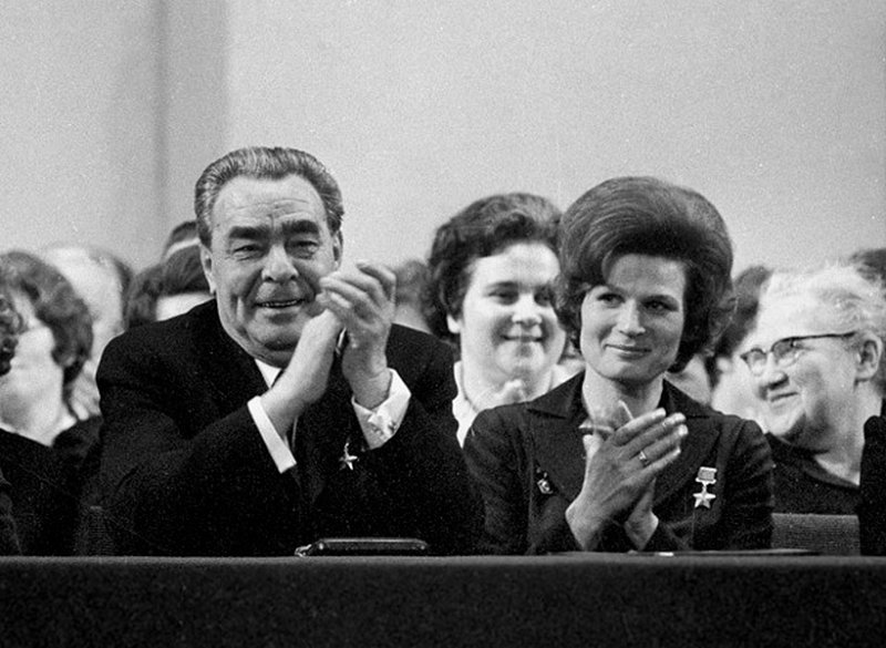 Л.И. Брежнев и В. Терешкова на заседании в честь 8 Марта 1973 г.