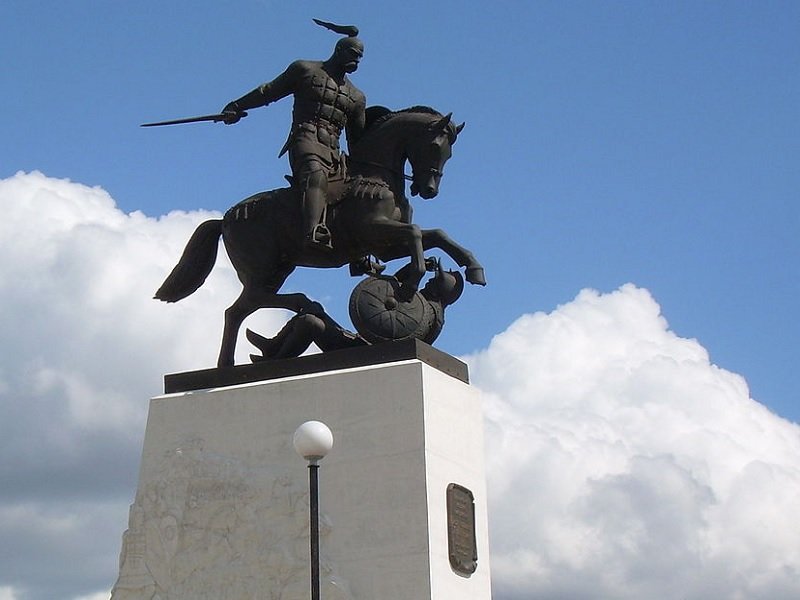 Памятник Святославу Игоревичу. 2005 г.