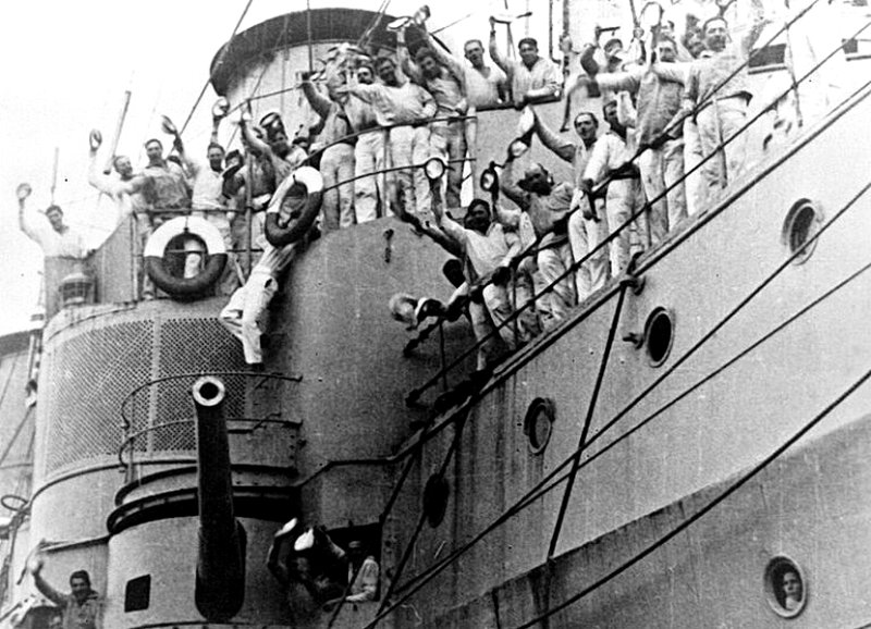 Революционный экипаж «Потемкина» в киноверсии 1925 г.