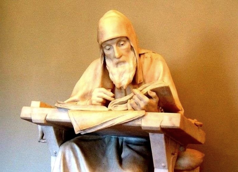 Скульптура Нестора Летописца работы М. Антокольского, 1890 г.