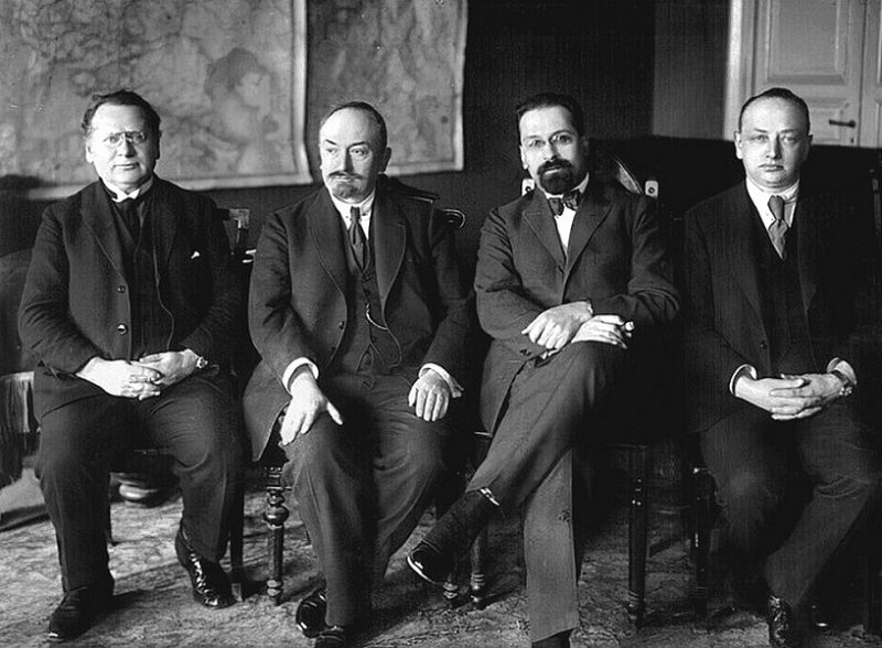 Литвинов, Чичерин, Карахан и Ганецкий в 1923 г.