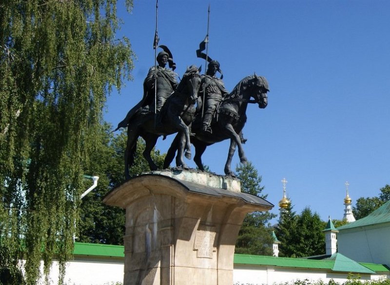 Памятник Борису и Глебу в Дмитрове