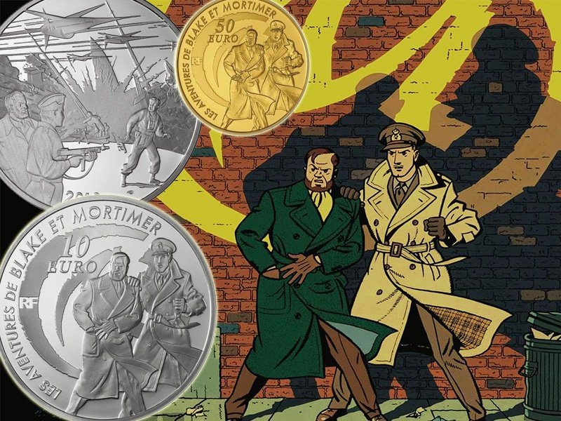 Монеты на фоне обложки комикса