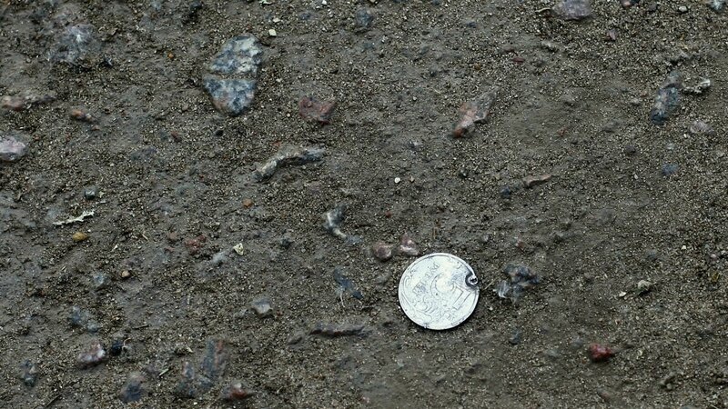 Частично проржавевшая монета 5 рублей