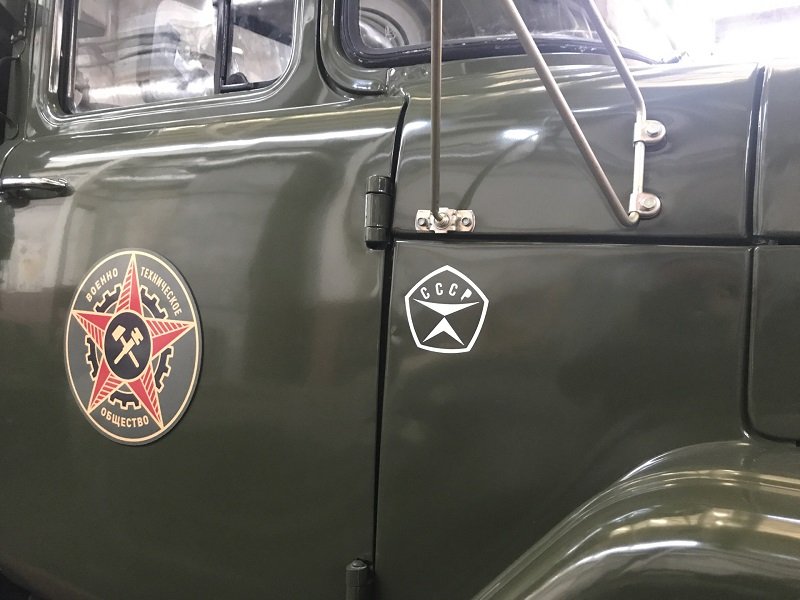 Знак качества на автомобиле ЗИЛ-131