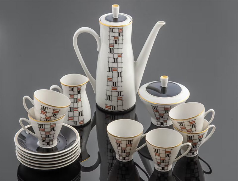 Сервиз кофейный на шесть персон, декорированный геометрическим узором (14 предметов)