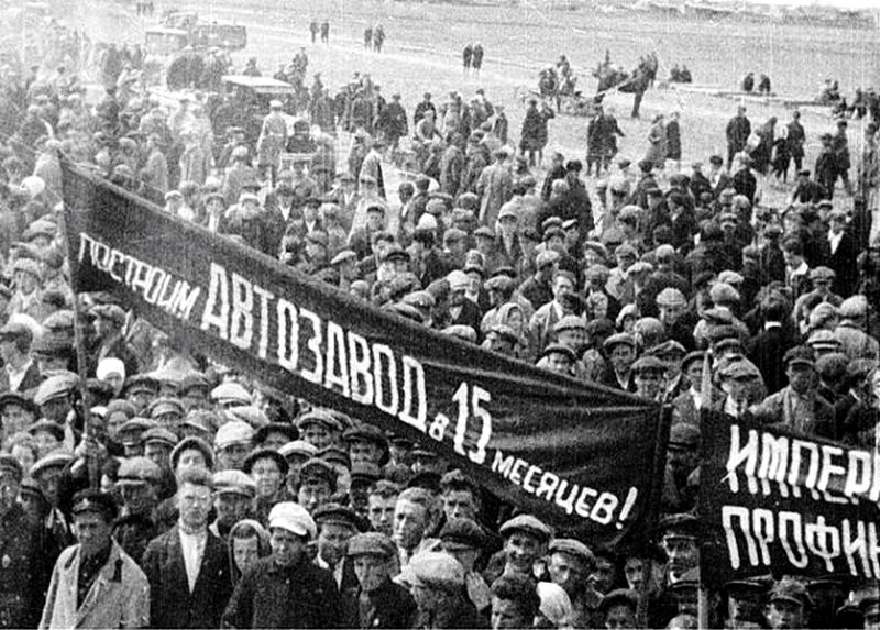 Митинг строителей будущего автозавода ГАЗ в 1927 г.
