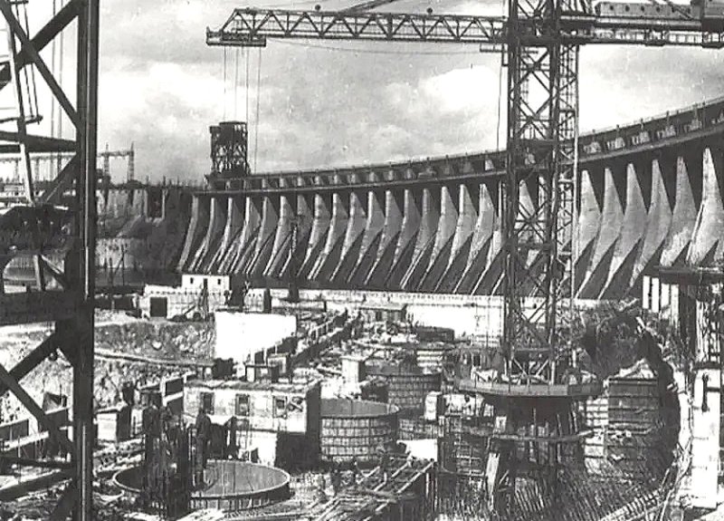 Строительство ДнепроГЭС в 1930-х гг.