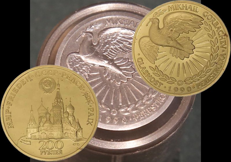 200 рублей крупным планом и маточник одной из монет серии