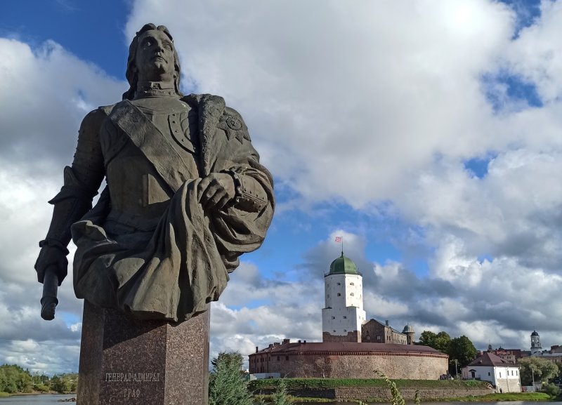 Памятник Апраксину в Выборге