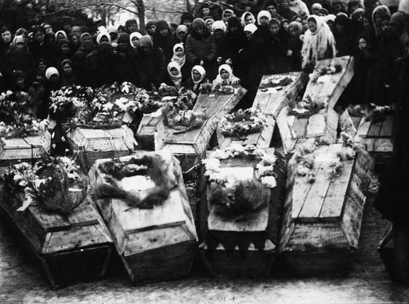 Похороны молодогвардейцев 1 марта 1943 г.