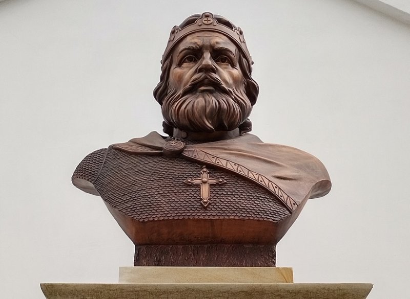 Бюст королю Данилу Галицкому в Тернополе