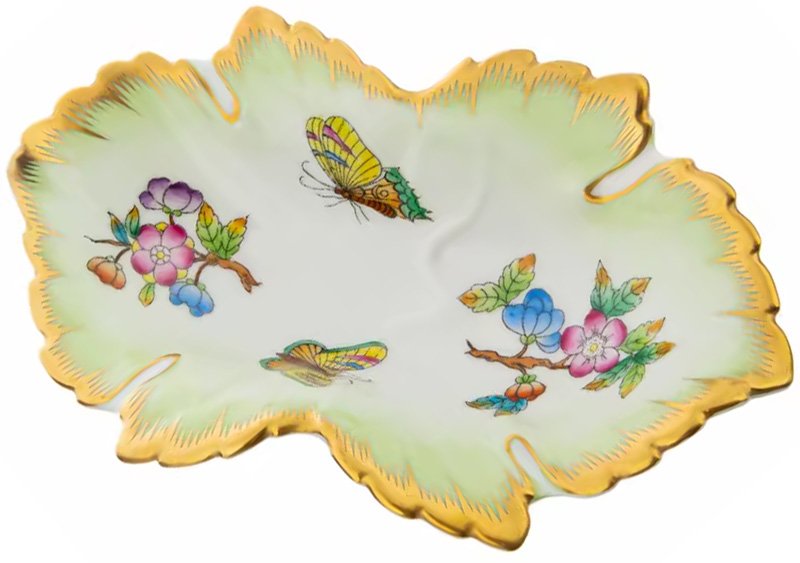 Розетка в форме листа с декором в виде бабочек и цветов