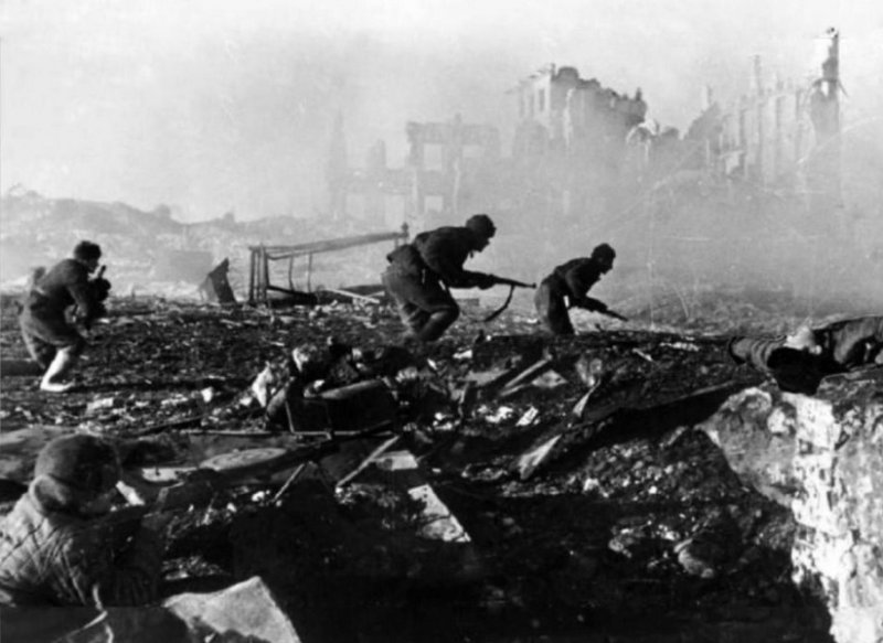 Атака советских солдат в феврале 1943 г.