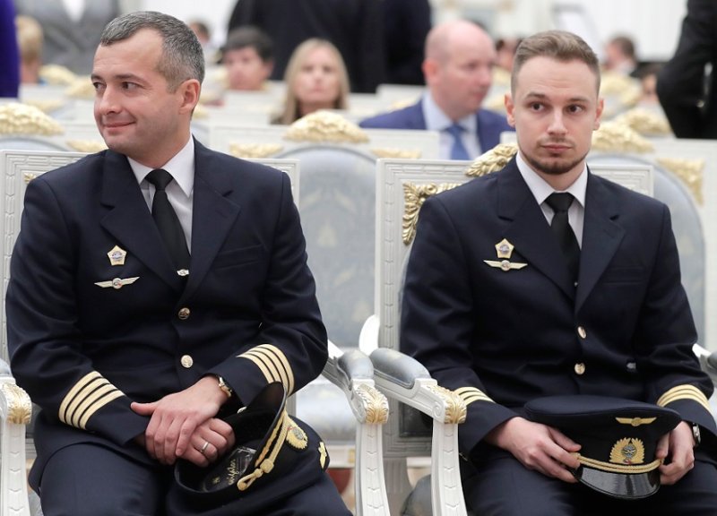 Летчики Д. Юсупов и Г. Мурзин на церемонии награждения в Кремле, 2019 г.