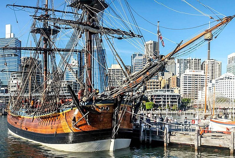 Копия HMS Endeavour у берегов Сиднея