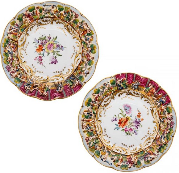 Набор из двух декоративных тарелок с античными сценами и цветочной росписью, фарфор, роспись, мануфактура «Capodimonte», Италия, 1880-1900 гг.