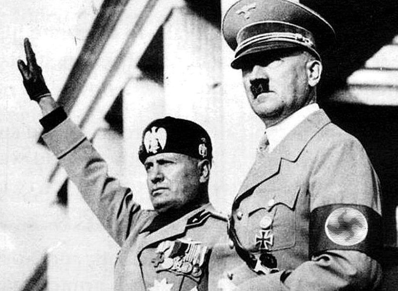 Муссолини и Гитлер принимают парад в Берлине, 1937 г.