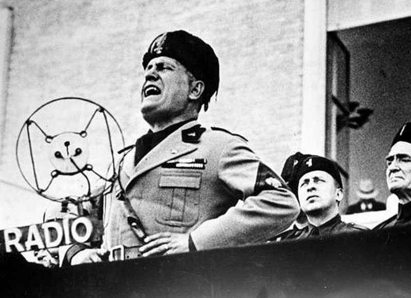 Муссолини выступает в Риме, 1941 г.