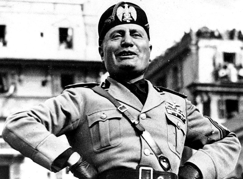 Муссолини в 1937 г.