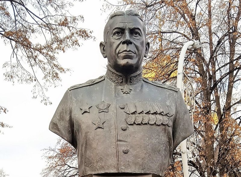 Бюст Шапошникова в Самаре, 2020 г.
