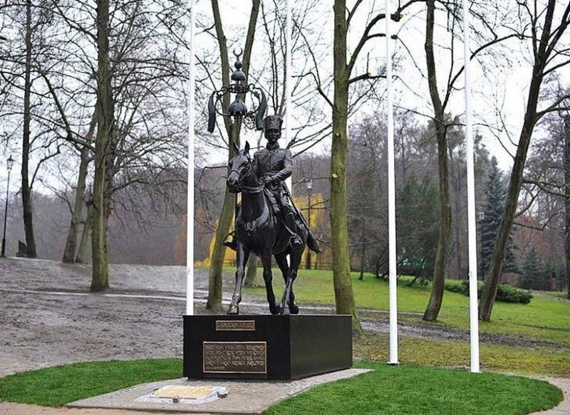 Памятник «Татарину Речи Посполитой» в польском Гданьске, 2010 г.