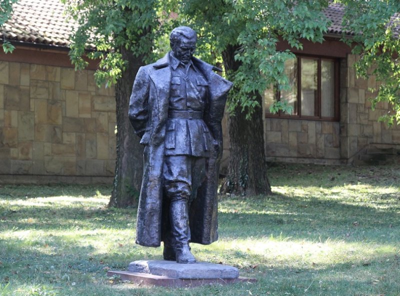 Памятник Тито в «Доме цветов» в Белграде