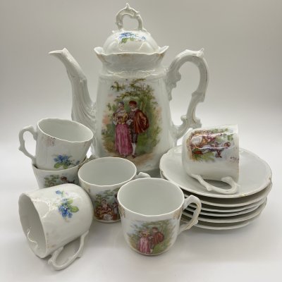 купить Сервиз кофейный "Галантная сцена" с цветочным декором на 6 персон (13 предметов), фарфор, деколь, золочени, Западная Европа, 1900-1930 гг.