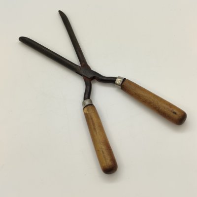 купить Щипцы для завивки волос, металл, дерево, литье, СССР, 1930-1960 гг.