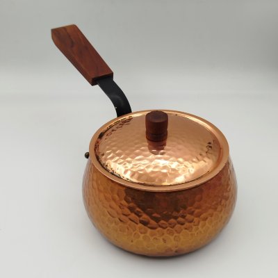 купить Сотейник (ковш) с ритмичным чеканным узором, медь, латунь, дерево, Европа, 1980-1990 гг.