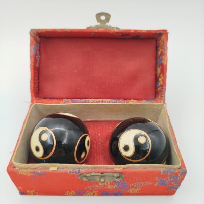 купить Шары для медитации (шары Баодин) с символикой Инь-Янь в оригинальном кофре, металл, картон, текстиль, Китай, 1970-1990 гг.