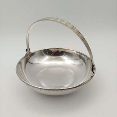 купить Орешница с растительным декором по борту, мельхиор (медь-никель), Московский завод ювелирных и металлических изделий (МЮЗ), СССР, 1970-1990 гг.