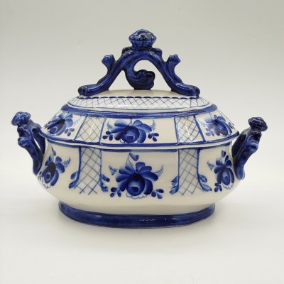 купить Сахарница (конфетница) овальной формы, фарфор, роспись, Объединение «Гжель», СССР, 1986-1991 гг.