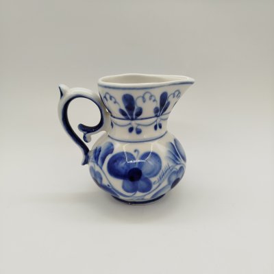 купить Молочник с растительным декором, фарфор, роспись, Объединение «Гжель», СССР, 1972-1985 гг.