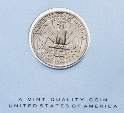купить Серия "Птицы на монетах мира" - США 25 центов (квотер, 1/4 доллара, quarter dollar) 1980 (в буклете)