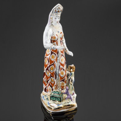 Купить Статуэтка "Дары хозяйки Медной горы", скульптор Кожин П.М, художник Шепелева М.М., фарфор, роспись, золочение, Дулевский фарфоровый завод (Дулёво), СССР, 1956 г.