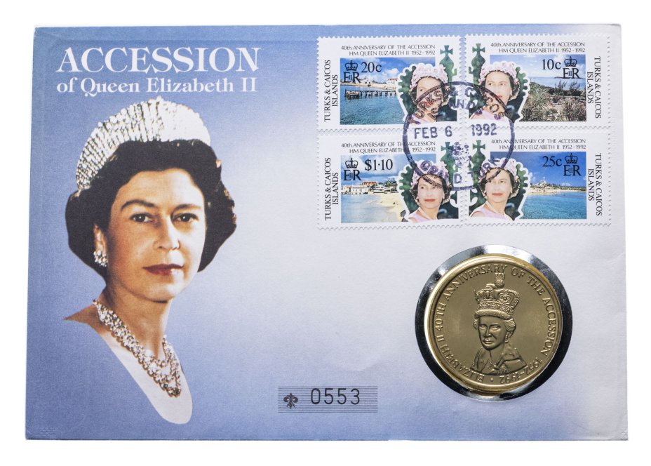 купить Тёркс и Кайкос 5 крон (crowns) 1992  "40 лет правлению Королевы Елизаветы II. Портрет Королевы" в конверте с марками