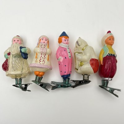 купить Набор елочных игрушек на прищепках 5 шт.: "Медведь с гармошкой", "Дед Мороз", "Марфушечка", "Маленький Мук", "Ребенок в шарфике", стекло, роспись, СССР, 1950-1960 гг.