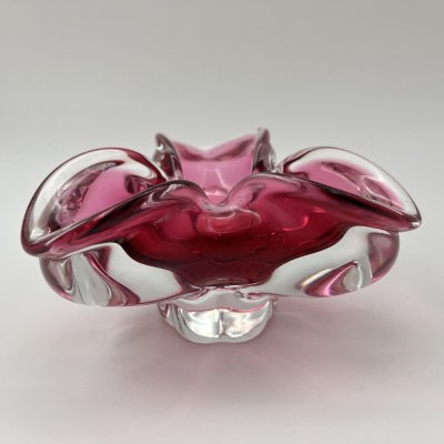 купить Пепельница розового оттенка, Хржибский стекольный завод (CHribska Glass), стекло, гутная техника, Чехословакия, 1970-1990 гг.