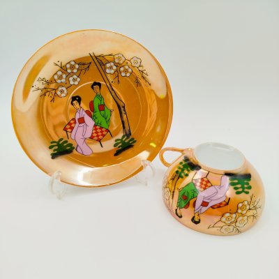 купить Чайно-кофейная пара с изображением гейши на дне чашки, фарфор, роспись, люстр, литофания, Япония, 1980-2000 гг.