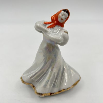купить Статуэтка "Плясунья" (в красном платке) из скульптурной композиции "Русский перепляс", автор А.Д. Бржезицкая, фарфор, роспись, люстр, золочение, Дулевский фарфоровый завод (Дулёво), СССР, 1964-1968 гг.