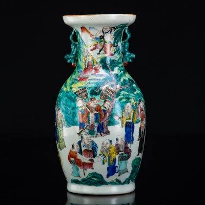 купить [Редкий сюжет] Ваза (крупная), украшенная сценой прогулки императора, чиновников в саду, фарфор, роспись эмалевыми красками, Китай, 1950-1980 гг.