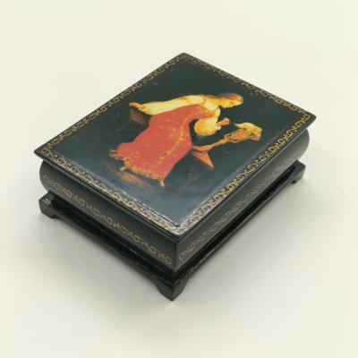 купить Шкатулка миниатюрная "Пряха", папье-маше, печать, лак, золочение, Российская Федерация, 1990-2015 гг.