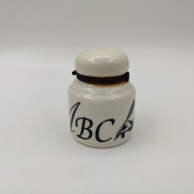 купить Чернильница к крышкой "Алфавит", фарфор, деколь, оплетка - сплав металлов, Европа, 1970-1990 гг.