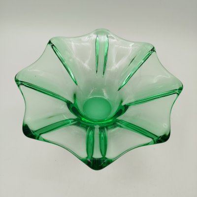купить Конфетница зелёного цвета, стекло, Ленинградский завод художественного стекла (ЛЗХС), СССР, 1960-1980 гг.